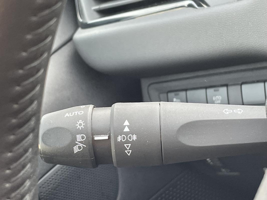 Peugeot 208 PureTech 82ch S&S BVM5 Signature