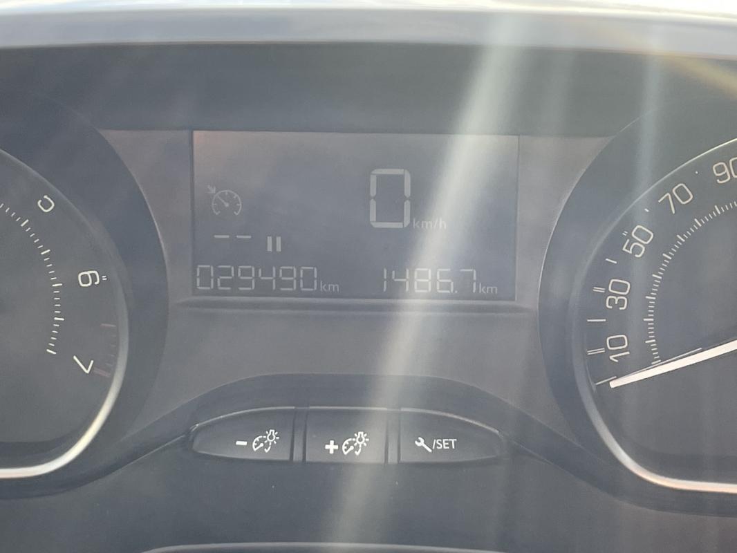 Peugeot 208 PureTech 82ch S&S BVM5 Signature