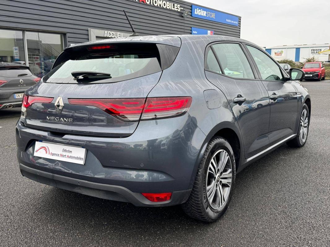 Renault M&eacute;gane IV Berline Blue dCi 115 EDC Evolution
